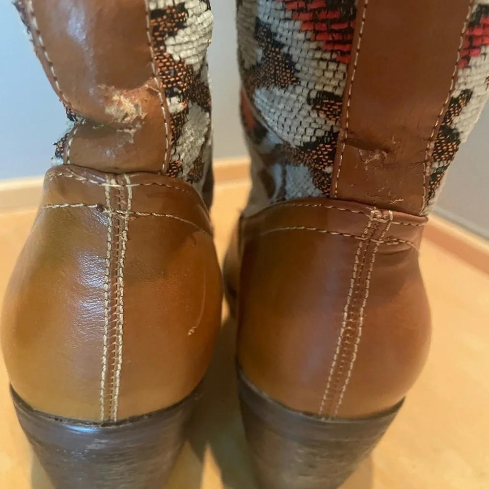 Wanted Women’s Western Kilim Boots Size 10 – Tan Faux Leather & Woven